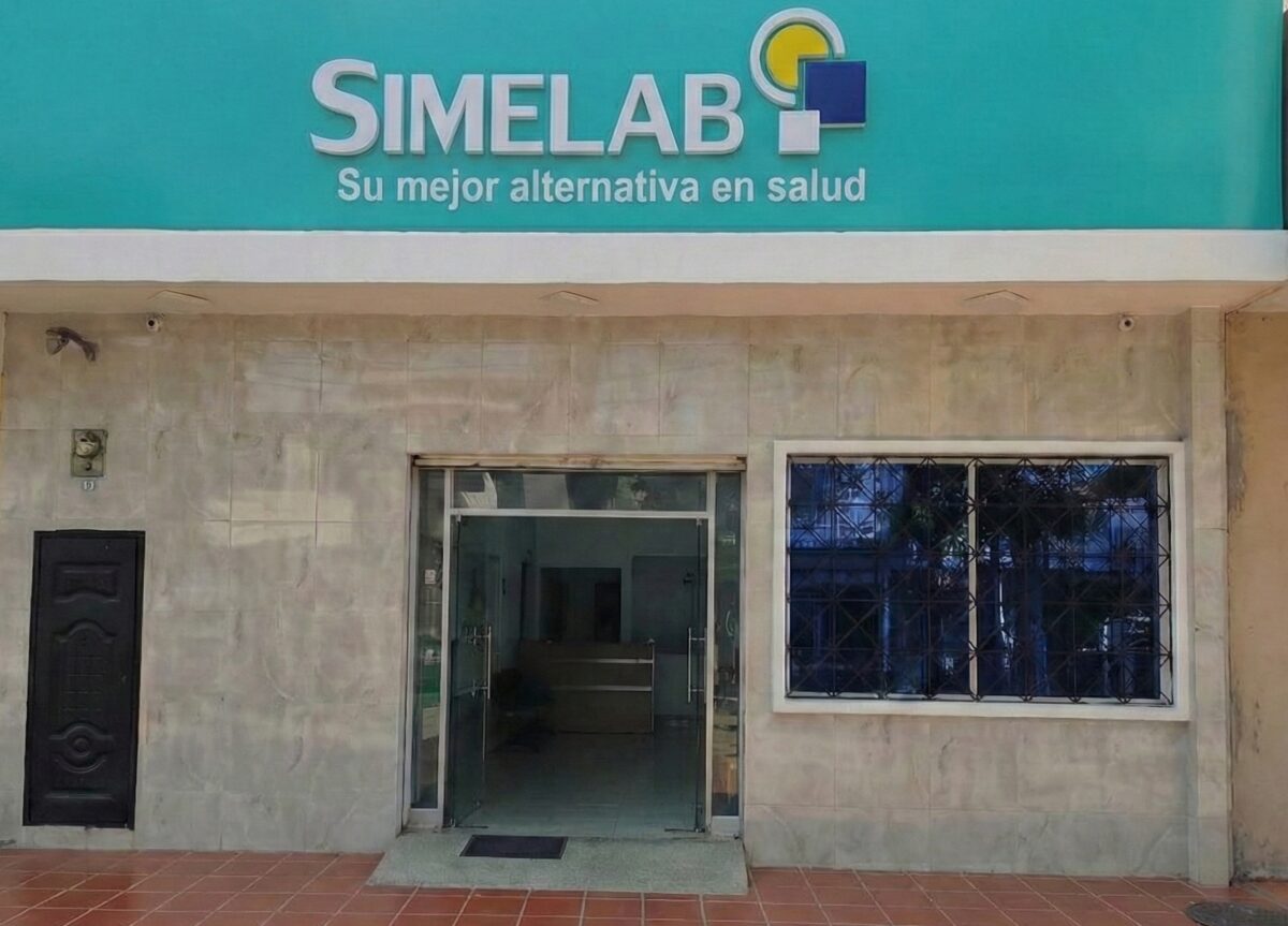 Fachada de Simelab en Sauces 2, Guayaquil